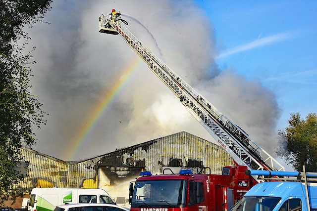 2017/172/20170828-08u24 GB 095 Zeer grote brand Raasdorperweg.jpg